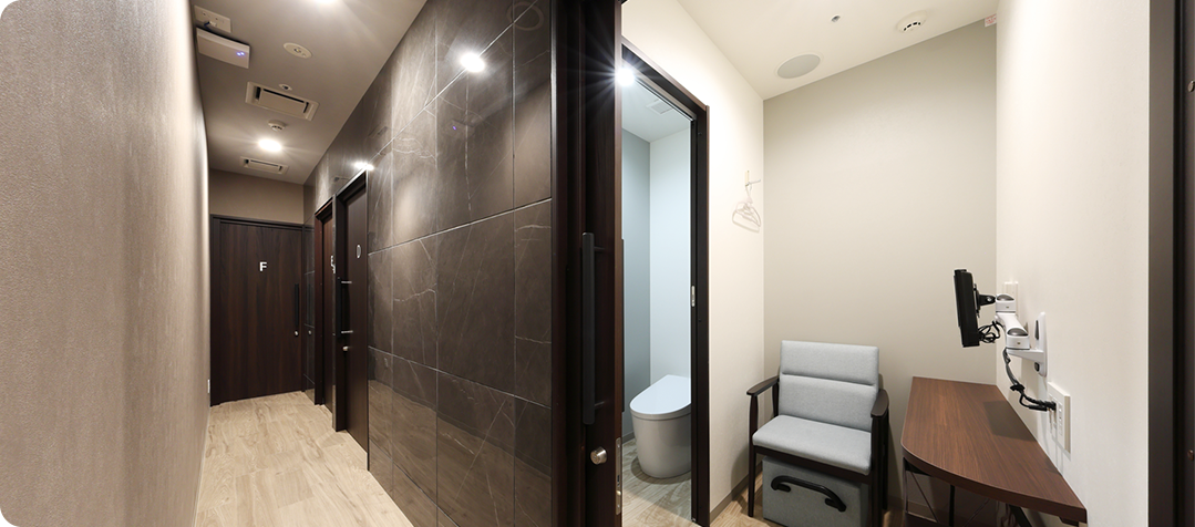 feature06 院内に下剤用の個室を完備各部屋にトイレ設置