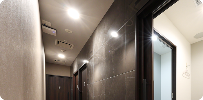 feature06 院内に下剤用の個室を完備各部屋にトイレ設置